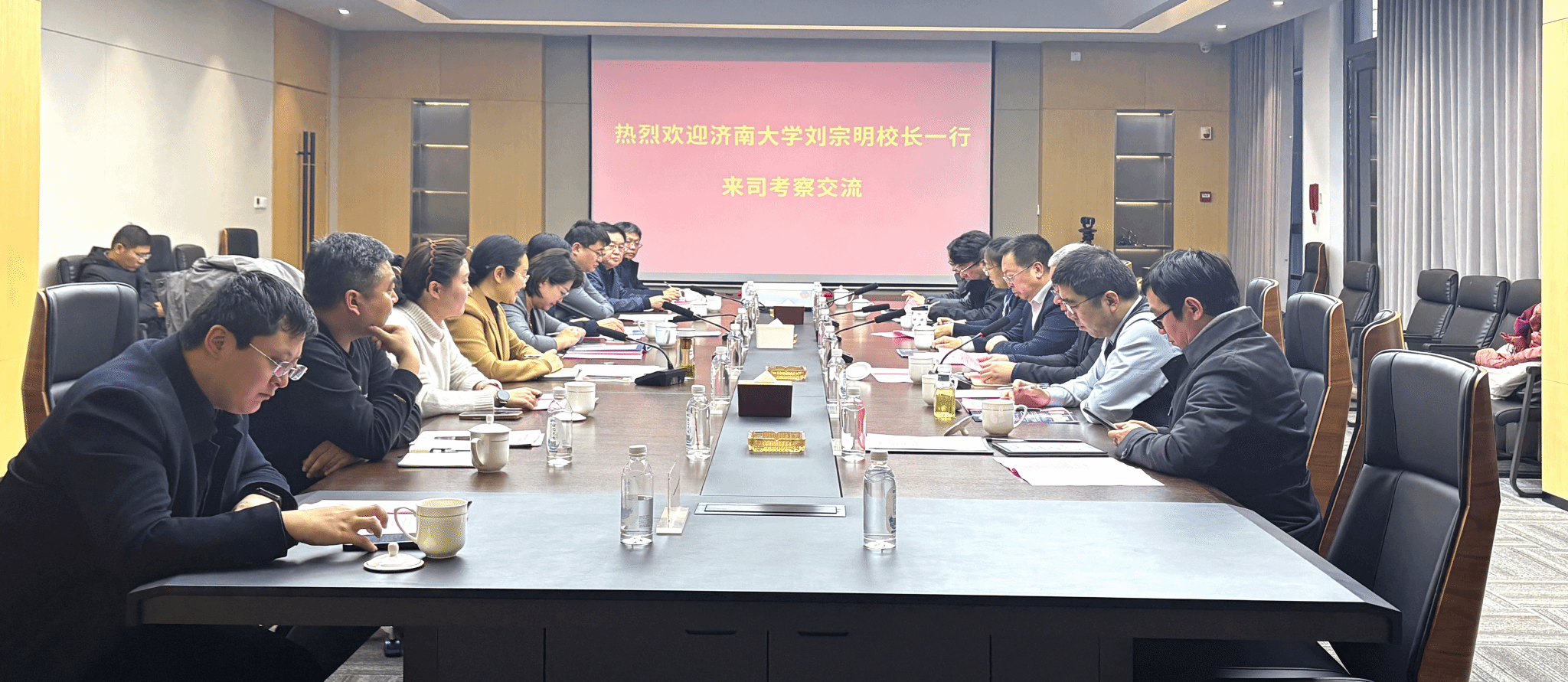 济南大学与核芯光电科技（山东）有限公司重大横向项目签约暨济大-核芯光电研究中心签约仪式举行