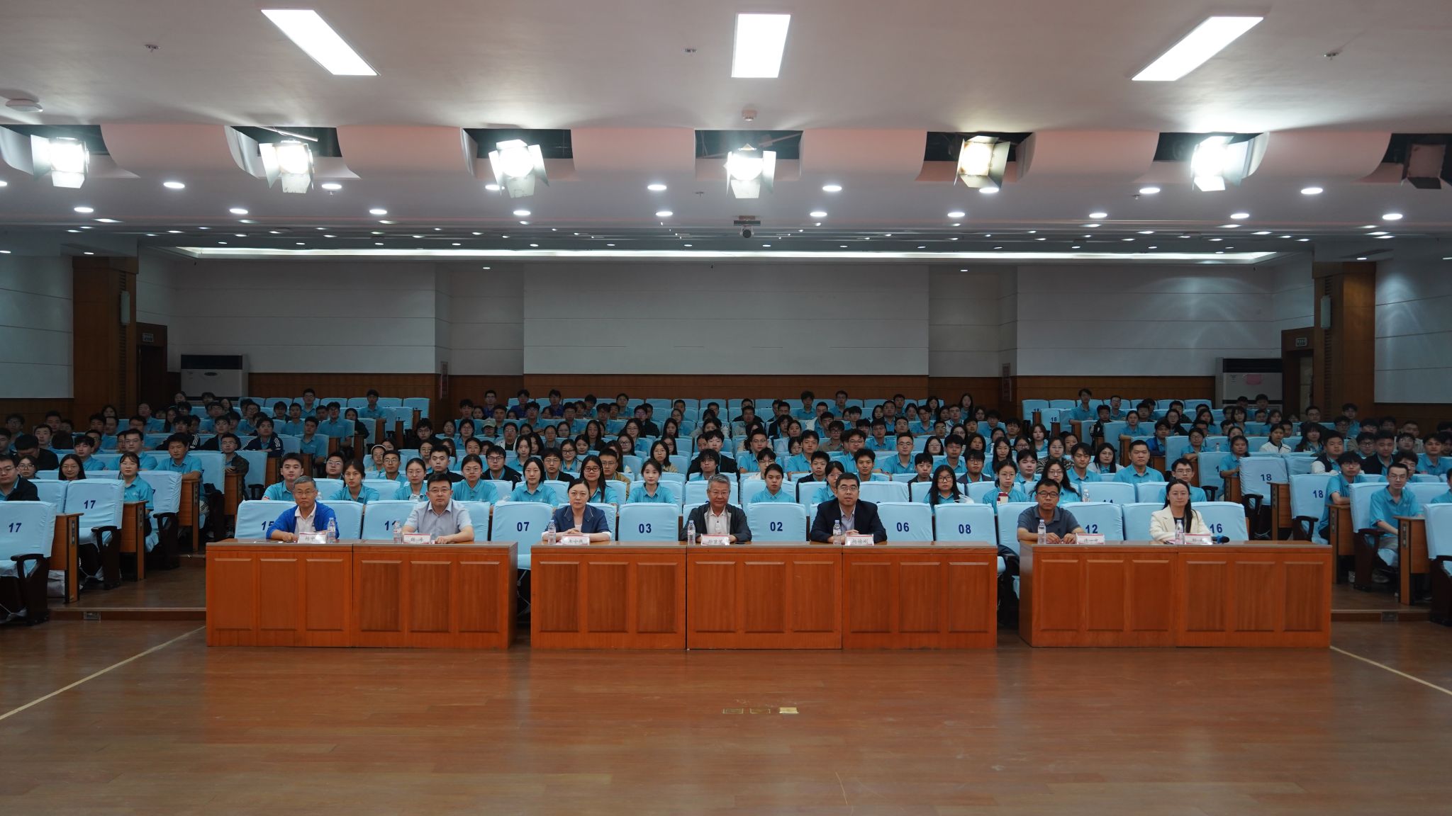材料科学与工程学院举行2026级研究生见面会暨入学教育第一课